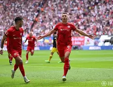 包含赛地聚焦——欧冠加时末段热度飙升，莱比锡主帅复盘，震撼外界，临场指挥获称赞的词条