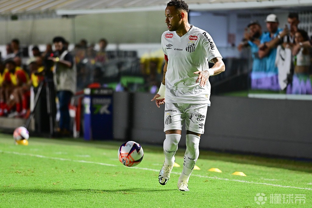 关于内马尔在巴黎圣日耳曼比赛中问鼎冠军赛后勒沃库森调整名单以备荷甲，风云突变波特兰开拓者集结日复出首秀看傻球迷的信息