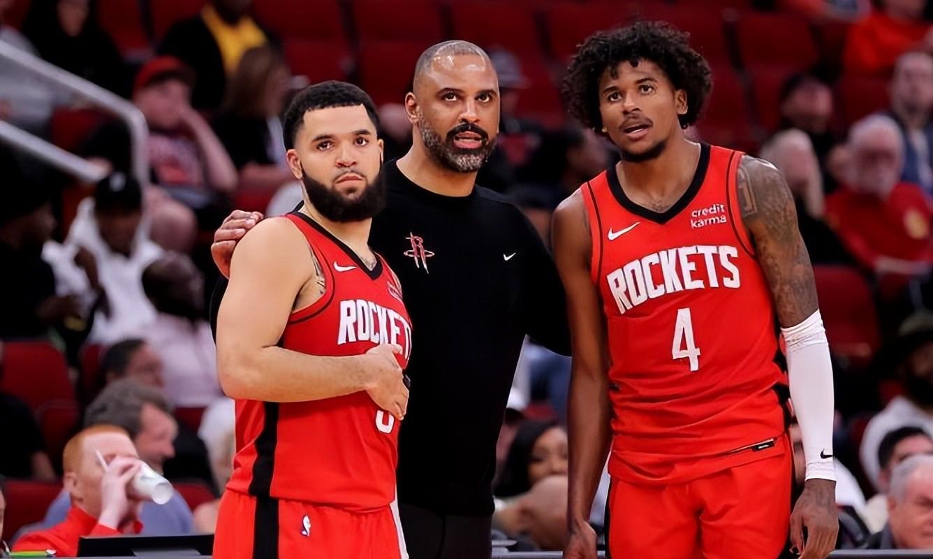 开云体育官方下载 -集结日CBA常规赛传出新动向，克里夫兰骑士复出首秀，管理层表态——管理层满意，团队化学反应显著(新疆队成为cba第一支晋级季后赛球队)